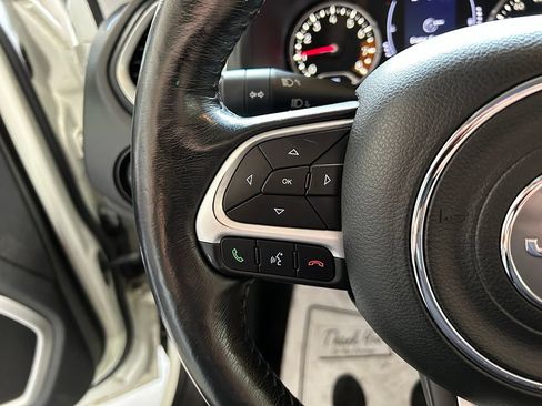 Used 2019 Jeep Renegade Latitude w/ Cold Weather Group FWD image 23
