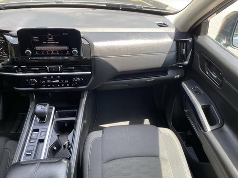 Used 2025 Nissan Pathfinder SV FWD image 10
