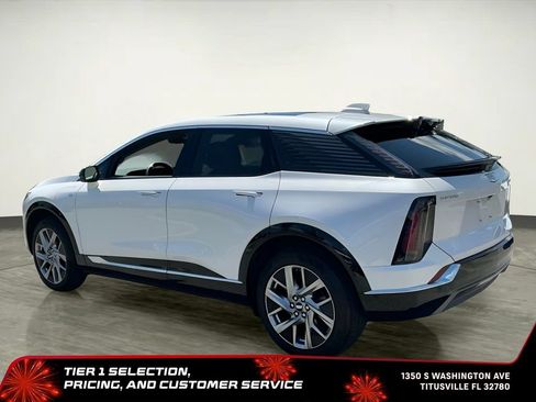 Used 2025 Cadillac Optiq Luxury 2 w/ LPO, Floor Liner Package AWD/4WD image 4