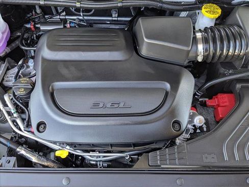 New 2026 Chrysler Pacifica Limited w/ Uconnect Theater Family Group FWD image 17