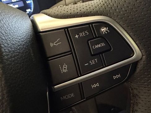 Used 2025 Toyota Sienna Limited image 8