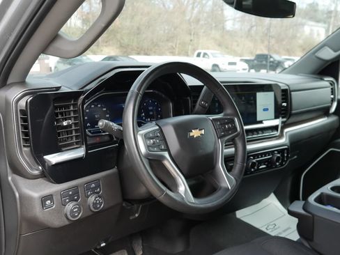 Used 2025 Chevrolet Silverado 2500 LT w/ Convenience Package AWD/4WD image 11