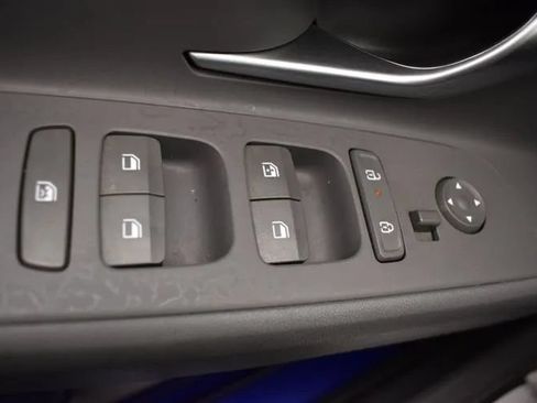 Used 2025 Hyundai Elantra SEL FWD image 21