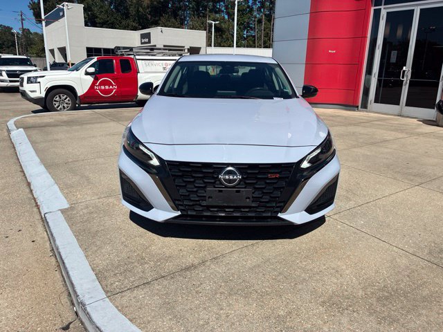 Used 2024 Nissan Altima 2.5 SR FWD image 2
