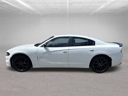 Used 2020 Dodge Charger SXT w/ Blacktop Package RWD image 2