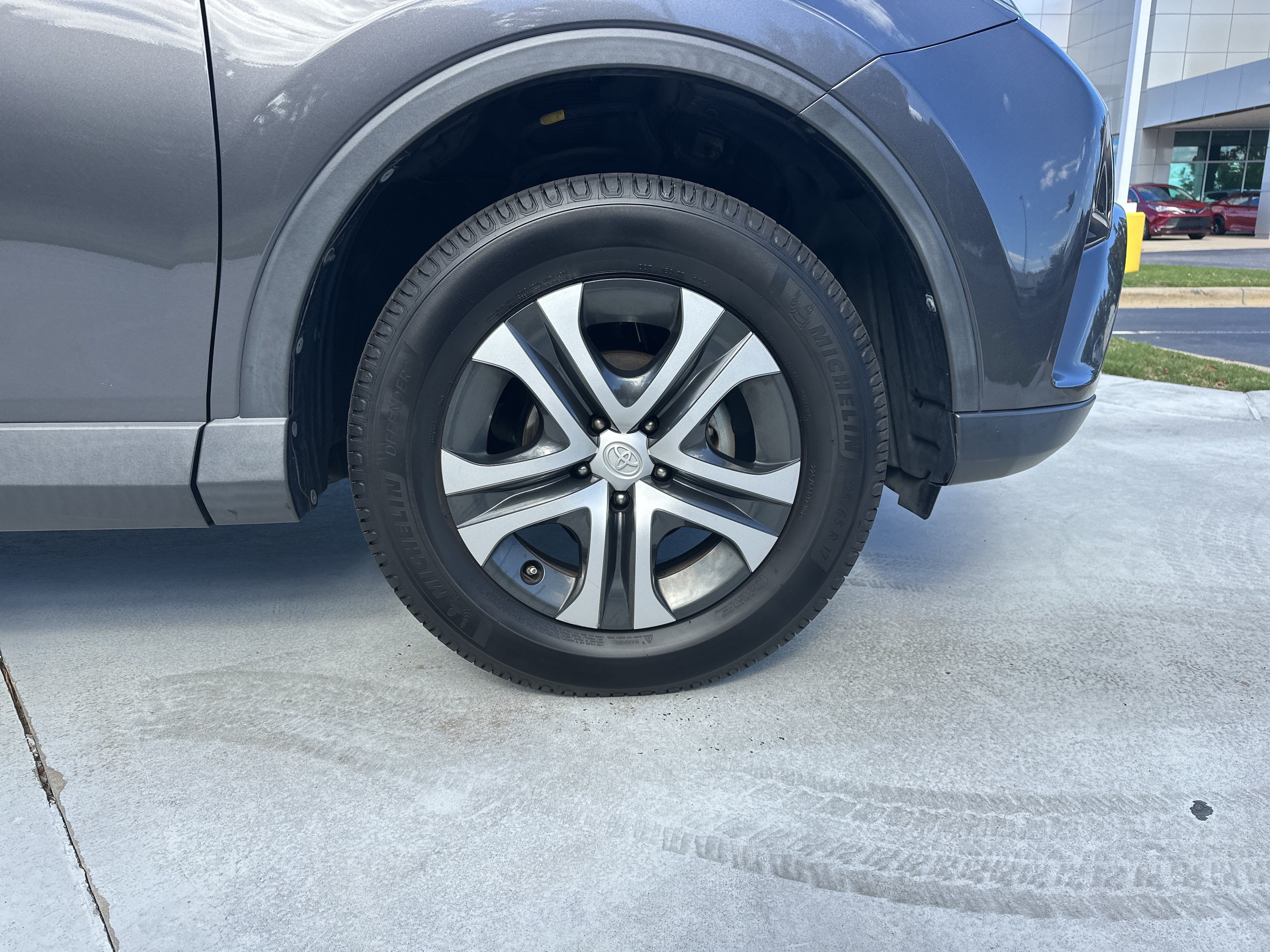 Used 2017 Toyota RAV4 LE FWD image 13