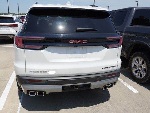 Used 2025 GMC Acadia Elevation w/ Elevation Premium Package FWD image 7