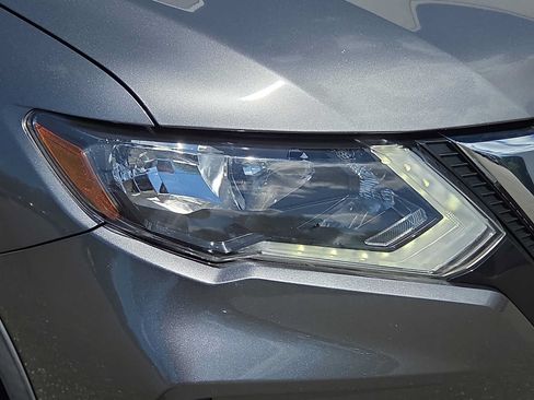 Used 2019 Nissan Rogue SV w/ Sun & Sound Touring Package AWD/4WD image 9