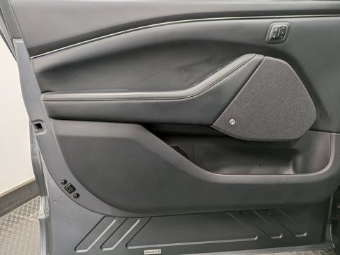 Used 2021 Ford Mustang Mach-E Premium image 8