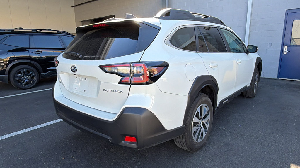 Used 2024 Subaru Outback Premium AWD/4WD image 2