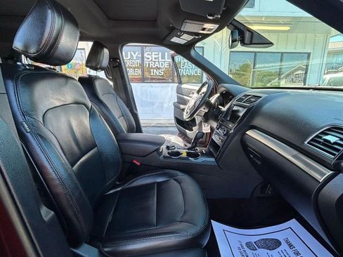Used 2018 Ford Explorer XLT w/ Equipment Group 202A image 29