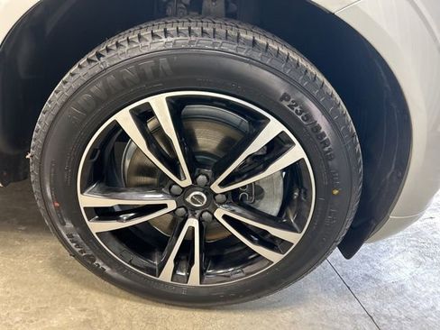 Used 2020 Volvo XC60 T6 Momentum image 4