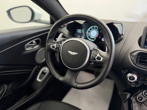 Used 2021 Aston Martin V8 Vantage Coupe image 27
