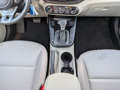 Certified 2025 Kia Soul LX w/ LX Technology Package FWD image 20