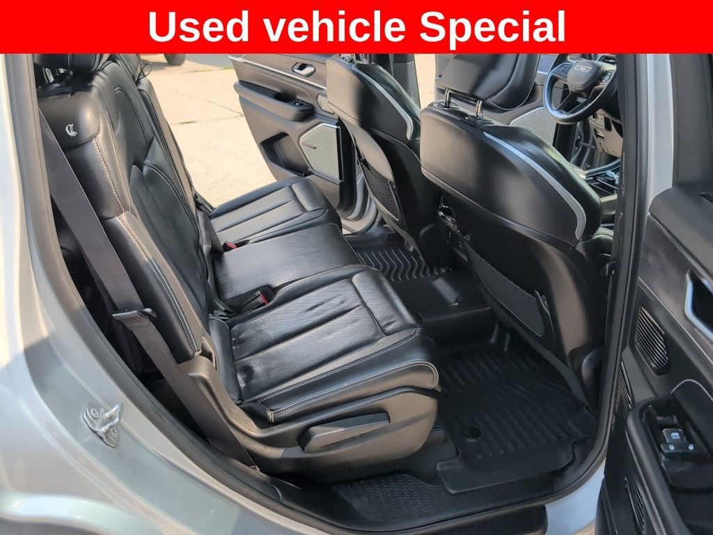 Used 2022 Jeep Grand Cherokee L Overland w/ Luxury Tech Group IV AWD/4WD image 27