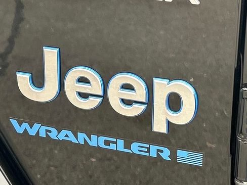Used 2023 Jeep Wrangler Unlimited Sahara w/ Cold Weather Group AWD/4WD image 17