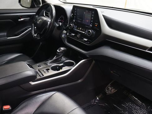 Used 2021 Toyota Highlander XLE image 10