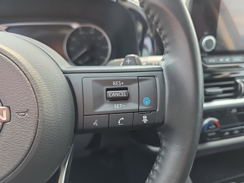 Used 2024 Nissan Pathfinder SV AWD/4WD image 36