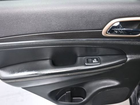 Used 2015 Jeep Grand Cherokee Limited image 19