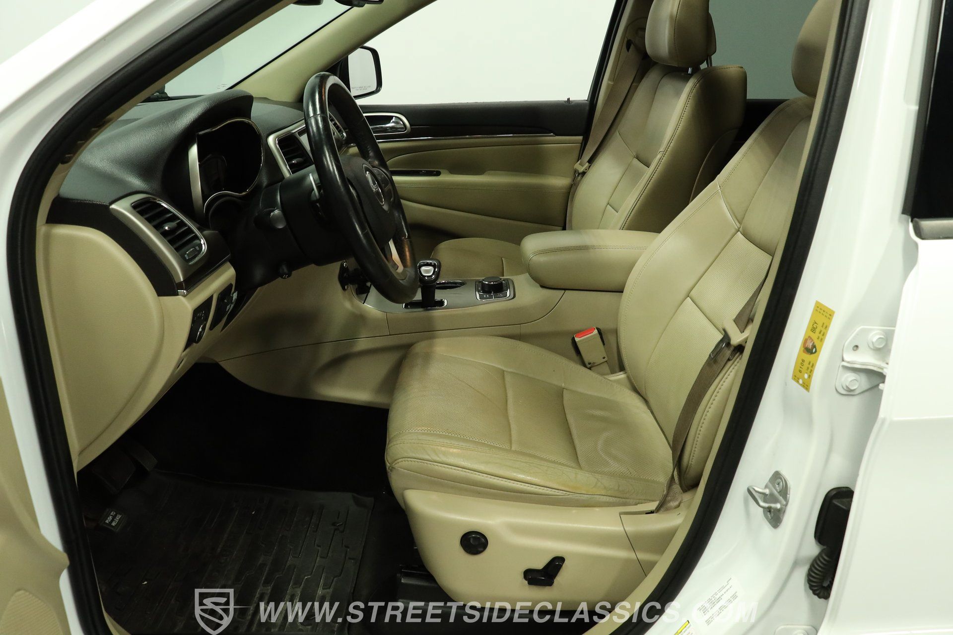 Used 2014 Jeep Grand Cherokee Limited w/ Luxury Group II AWD/4WD image 36