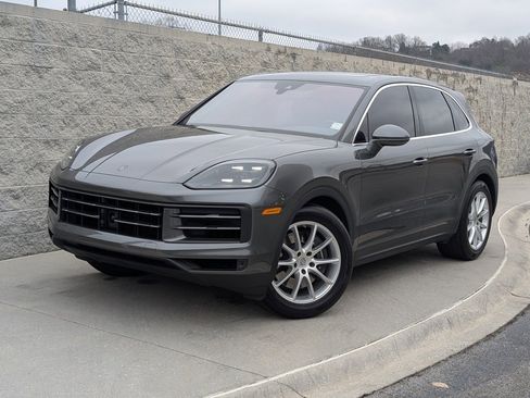 Certified 2024 Porsche Cayenne image 2