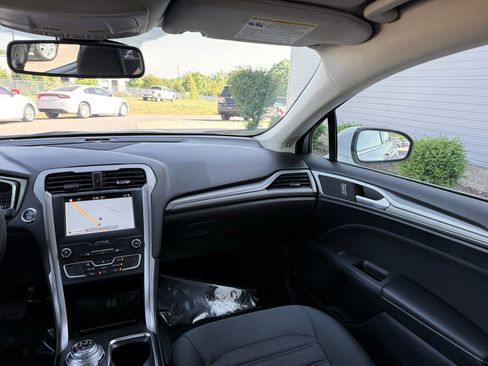 Used 2019 Ford Fusion SE image 23