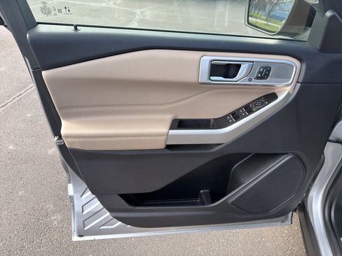 Used 2022 Ford Explorer Limited w/ Equipment Group 301A image 12