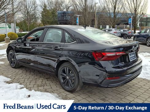 Certified 2024 Volkswagen Jetta SE w/ Panoramic Sunroof Package image 4