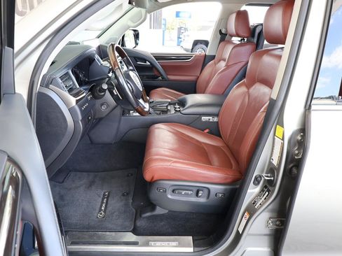 Used 2016 Lexus LX 570 4WD w/ Luxury Package image 13