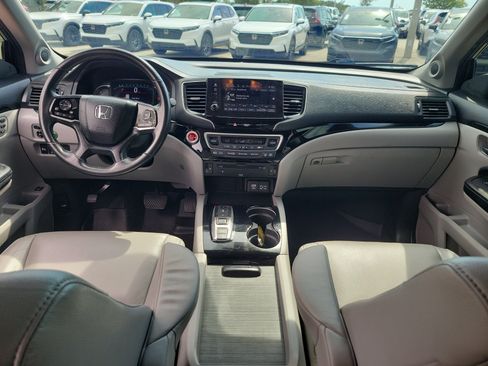 Used 2019 Honda Pilot Touring image 17