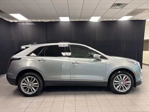 Used 2025 Cadillac XT5 Sportv image 2