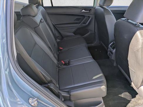Used 2020 Volkswagen Tiguan SE image 18