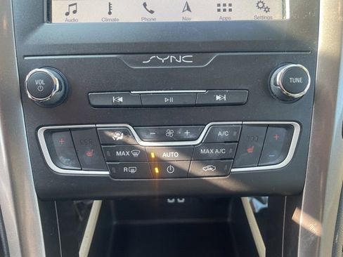 Used 2019 Ford Fusion SEL image 25