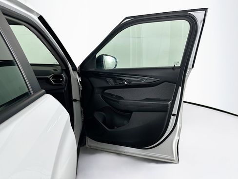 Used 2024 Chevrolet TrailBlazer LS image 30