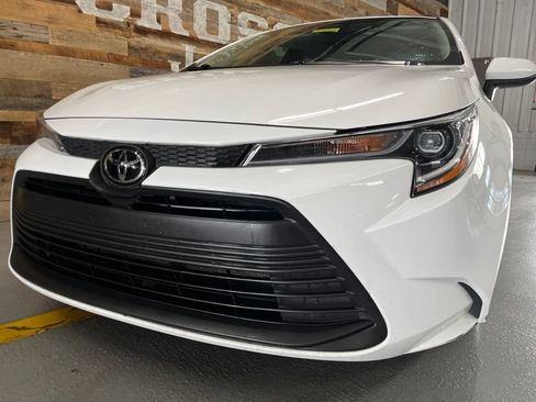 Used 2025 Toyota Corolla LE FWD image 6