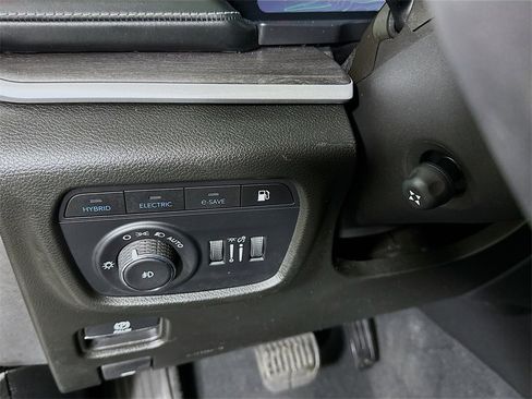 Used 2022 Jeep Grand Cherokee Limited 4xe w/ Luxury Tech Group II image 22