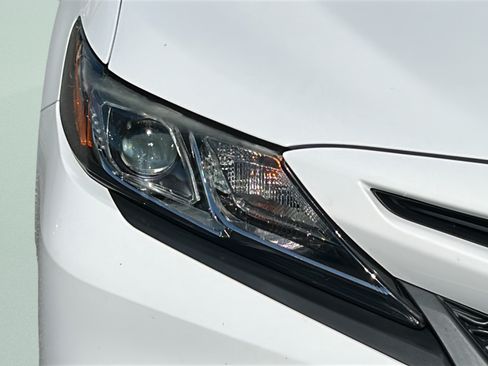 Used 2020 Toyota Camry SE w/ Convenience Package FWD image 24