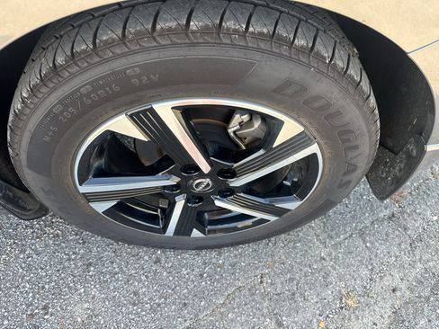 Used 2024 Nissan Sentra SV FWD image 22