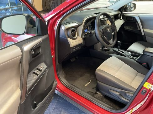 Used 2013 Toyota RAV4 LE image 9