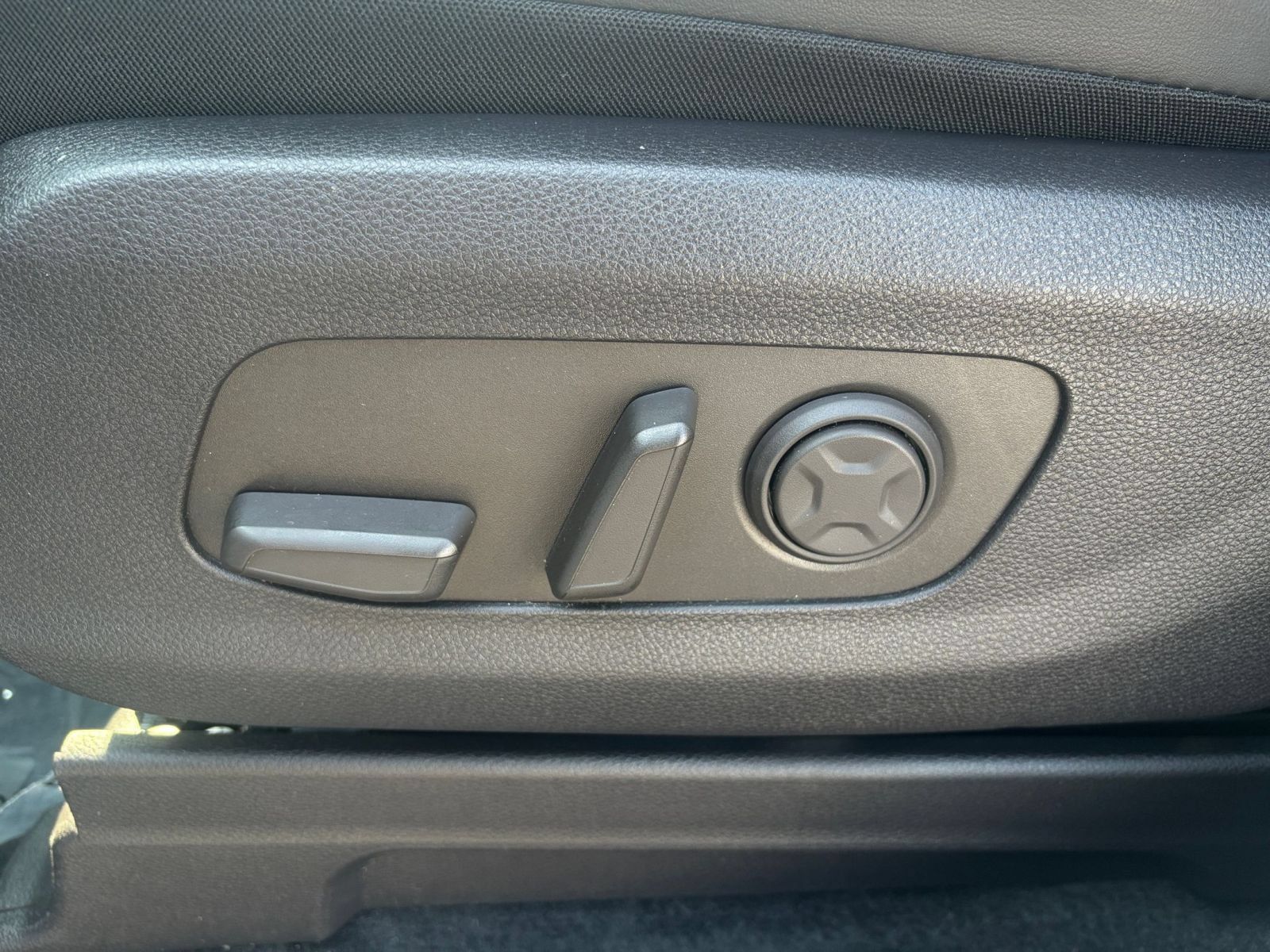 Used 2026 Kia Carnival FWD image 22