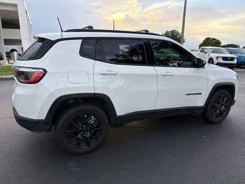Used 2025 Jeep Compass Latitude w/ Altitude Special Edition AWD/4WD image 3