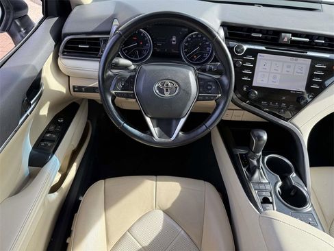 Used 2019 Toyota Camry XLE image 12