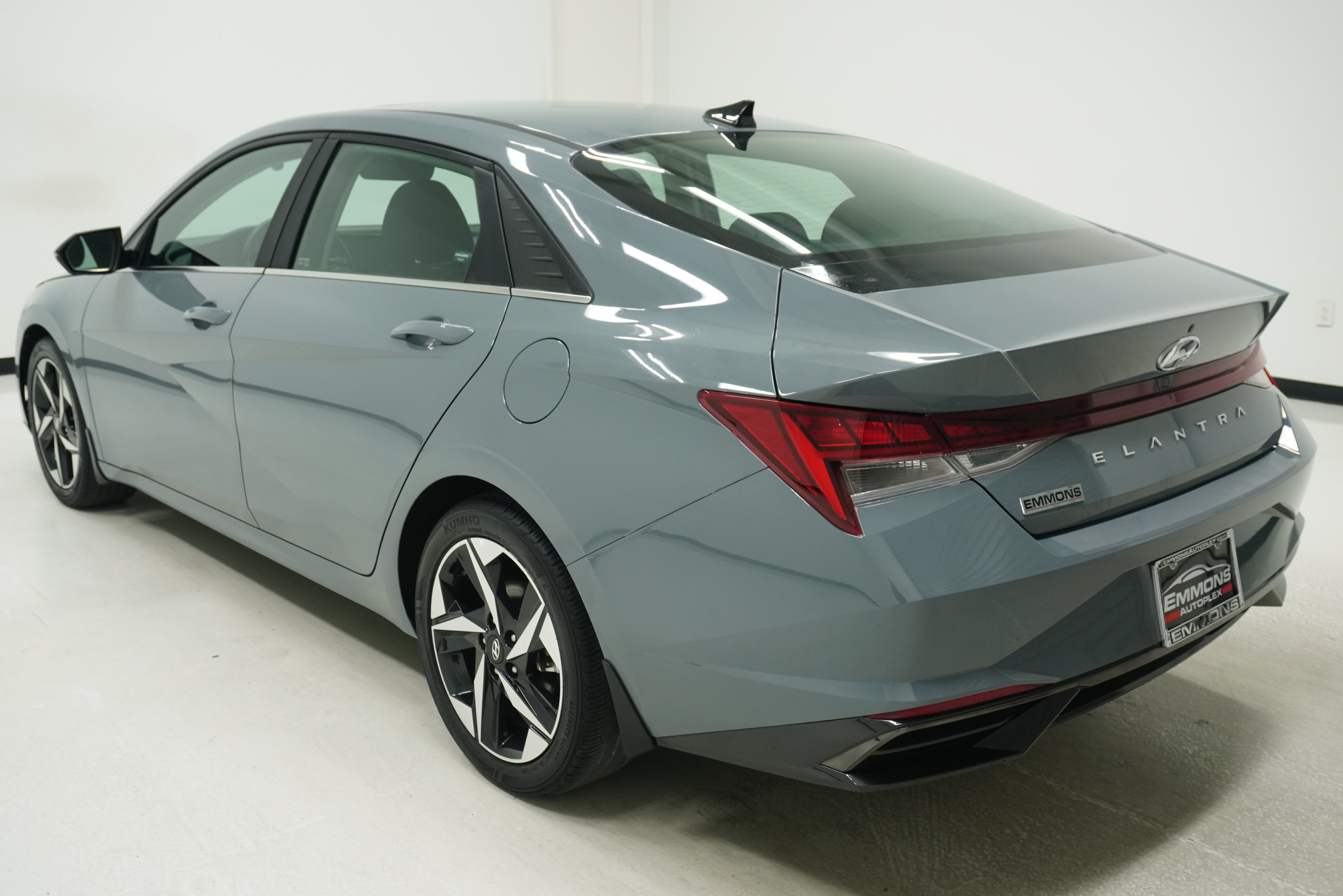Used 2022 Hyundai Elantra SEL w/ Convenience + Premium Package FWD image 6