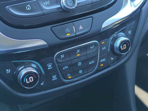 Used 2022 Chevrolet Equinox Premier image 18