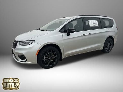 New 2026 Chrysler Pacifica Select w/ S Appearance Package image 3