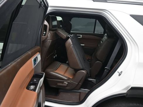 Used 2021 Ford Explorer King Ranch w/ Premium Technology Package AWD/4WD image 42