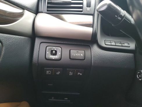 Used 2013 Lexus LS 460 AWD w/ Comfort Pkg image 23