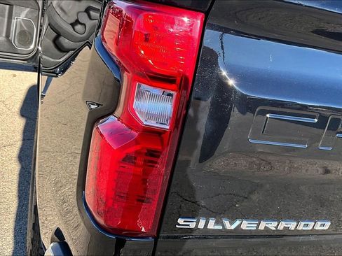 Used 2023 Chevrolet Silverado 1500 LT image 23