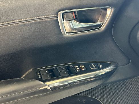 Used 2018 Toyota Avalon XLE image 12