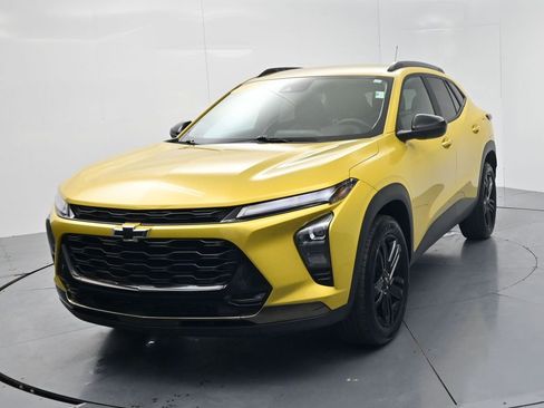 Used 2024 Chevrolet Trax ACTIV w/ Driver Confidence Package image 3